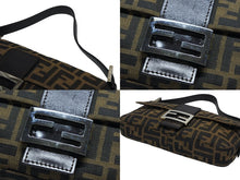 Load image into Gallery viewer, 極美品 FENDI フェンディ マンマバケット ワンショルダーバッグ 505 26424 008 ズッカ柄 キャンバス レザー ブラウン シルバー金具 中古 4b007736