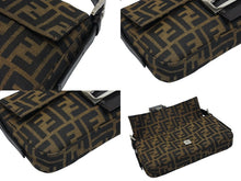 Load image into Gallery viewer, 極美品 FENDI フェンディ マンマバケット ワンショルダーバッグ 505 26424 008 ズッカ柄 キャンバス レザー ブラウン シルバー金具 中古 4b007736