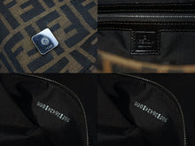 Load image into Gallery viewer, 極美品 FENDI フェンディ マンマバケット ワンショルダーバッグ 505 26424 008 ズッカ柄 キャンバス レザー ブラウン シルバー金具 中古 4b007736
