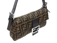 Load image into Gallery viewer, 極美品 FENDI フェンディ マンマバケット ワンショルダーバッグ 26424 ズッカ柄 キャンバス レザー ブラウン シルバー金具 中古 4b007739
