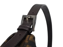 Load image into Gallery viewer, 極美品 FENDI フェンディ マンマバケット ワンショルダーバッグ 26424 ズッカ柄 キャンバス レザー ブラウン シルバー金具 中古 4b007739