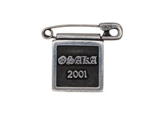 Load image into Gallery viewer, CHROME HEARTS クロムハーツ フレームド ピンバッチ 2001年 大阪限定 シルバー925 9,0g 美品 中古 4b007766