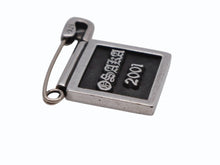 Load image into Gallery viewer, CHROME HEARTS クロムハーツ フレームド ピンバッチ 2001年 大阪限定 シルバー925 9,0g 美品 中古 4b007766