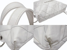 Load image into Gallery viewer, CHANEL シャネル CHANEL22 チェーンショルダーリュック ラージ 2WAY AS3313 ランダム番台 カーフ ココマーク ホワイト 美品 中古 4b007871