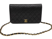 Load image into Gallery viewer, CHANEL シャネル マトラッセ プッシュロック ショルダーバッグ 5番台 ラムスキン ブラック ゴールド金具 美品 中古 4b007875