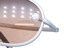 Load image into Gallery viewer, CHANEL シャネル サングラス アイウェア ココマーク フェイクパール メタル プラスチック シルバー ブラウン 美品 中古 4b007908