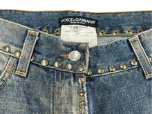 Load image into Gallery viewer, DOLCE&amp;GABBANA ドルチェアンドガッバーナ レアモデル ヴィンテージデニムパンツ クラッシュ加工 スタッズ 刺繍 コットン サイズ40 美品 中古 4b007916