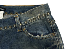 Load image into Gallery viewer, DOLCE&amp;GABBANA ドルチェアンドガッバーナ レアモデル ヴィンテージデニムパンツ クラッシュ加工 スタッズ 刺繍 コットン サイズ40 美品 中古 4b007916