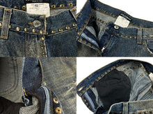 Load image into Gallery viewer, DOLCE&amp;GABBANA ドルチェアンドガッバーナ レアモデル ヴィンテージデニムパンツ クラッシュ加工 スタッズ 刺繍 コットン サイズ40 美品 中古 4b007916