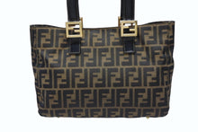 Load image into Gallery viewer, FENDI フェンディ ハンドバッグ トートバッグ ズッカ柄 キャンバス ブラウン ゴールド金具 美品 中古 4b007935
