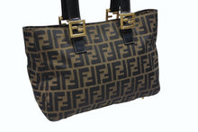 Load image into Gallery viewer, FENDI フェンディ ハンドバッグ トートバッグ ズッカ柄 キャンバス ブラウン ゴールド金具 美品 中古 4b007935