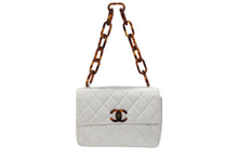 Load image into Gallery viewer, CHANEL シャネル マトラッセ シングルフラップ シングルチェーン トータスシェル ショルダーバッグ ラムスキン ホワイト 美品 中古 4b007942