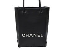 Load image into Gallery viewer, 極美品 CHANEL シャネル スモール トート エッセンシャル 12番台 A46880 ラムスキン ロゴ ブラック シルバー金具 中古 4b007948