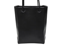 Load image into Gallery viewer, 極美品 CHANEL シャネル スモール トート エッセンシャル 12番台 A46880 ラムスキン ロゴ ブラック シルバー金具 中古 4b007948