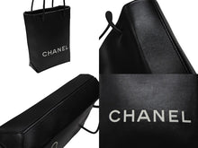 Load image into Gallery viewer, 極美品 CHANEL シャネル スモール トート エッセンシャル 12番台 A46880 ラムスキン ロゴ ブラック シルバー金具 中古 4b007948