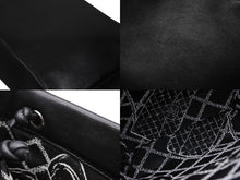 Load image into Gallery viewer, 極美品 CHANEL シャネル スモール トート エッセンシャル 12番台 A46880 ラムスキン ロゴ ブラック シルバー金具 中古 4b007948