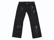 Load image into Gallery viewer, 極美品 CHROME HEARTS クロムハーツ CARPENTER カーペンター パンツ サイズ36 クロスボール セメタリー カモ柄 クロスパッチ 中古 4b008052