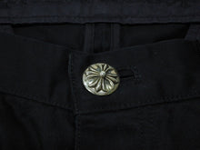 Load image into Gallery viewer, 極美品 CHROME HEARTS クロムハーツ CARPENTER カーペンター パンツ サイズ36 クロスボール セメタリー カモ柄 クロスパッチ 中古 4b008052