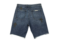Load image into Gallery viewer, 極美品 CHROME HEARTS クロムハーツ CHクロスパッチ デニムショーツ ショートパンツ サイズ30 7パッチ インディゴブルー 中古 4b008087