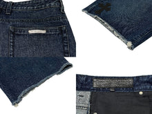 Load image into Gallery viewer, 極美品 CHROME HEARTS クロムハーツ CHクロスパッチ デニムショーツ ショートパンツ サイズ30 7パッチ インディゴブルー 中古 4b008087
