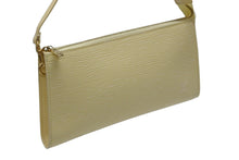 Load image into Gallery viewer, LOUIS VUITTON ルイヴィトン ポシェットアクセソワール アクセサリーポーチ M5294A エピレザー ヴァニラ 美品 中古 4b008100