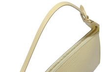 Load image into Gallery viewer, LOUIS VUITTON ルイヴィトン ポシェットアクセソワール アクセサリーポーチ M5294A エピレザー ヴァニラ 美品 中古 4b008100