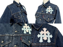 Load image into Gallery viewer, 極美品 CHROME HEARTS クロムハーツ × LEVI&#39;S リーバイス デニムジャケット フローラル クロスパッチ デニムジャケット サイズ10Y 中古 4b008137