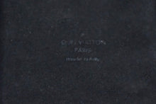 Load image into Gallery viewer, LOUIS VUITTON ルイ・ヴィトン スマホケース M64487 ブラウン モノグラムキャンバス プラスチック BC1137 美品 中古 4b007595