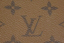 Load image into Gallery viewer, LOUIS VUITTON ルイ・ヴィトン スマホケース M64487 ブラウン モノグラムキャンバス プラスチック BC1137 美品 中古 4b007595