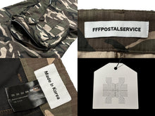 Load image into Gallery viewer, 新品未使用 FFFPOSTALSERVICE ポスタルサービス Wide Back Zip Cargo Pants ワイドバック ジップカーゴパンツ サイズ38 カモフラ柄 中古 4b008168