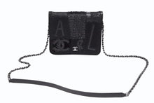 Load image into Gallery viewer, 極美品 CHANEL シャネル パッチワーク BORO チェーンショルダーバッグ ココマーク 25番台 デニム ツイード ブラック シルバー 中古 4b008319