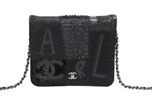 Load image into Gallery viewer, 極美品 CHANEL シャネル パッチワーク BORO チェーンショルダーバッグ ココマーク 25番台 デニム ツイード ブラック シルバー 中古 4b008319
