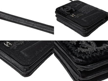 Load image into Gallery viewer, 極美品 CHANEL シャネル パッチワーク BORO チェーンショルダーバッグ ココマーク 25番台 デニム ツイード ブラック シルバー 中古 4b008319