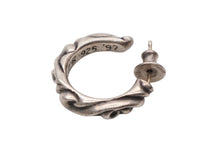 Load image into Gallery viewer, CHROMEHEARTS クロムハーツ HOOPSCROOL スクロールフープ ピアス 片耳 アクセサリー シルバーピアス &#39;97刻印 シルバー925 3.8g 美品 中古 4b008466
