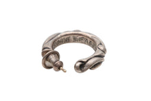 Load image into Gallery viewer, CHROMEHEARTS クロムハーツ HOOPSCROOL スクロールフープ ピアス 片耳 アクセサリー シルバーピアス &#39;97刻印 シルバー925 3.8g 美品 中古 4b008466