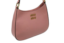 Load image into Gallery viewer, 極美品 MIUMIU ミュウミュウ マドラス ワンショルダーバッグ 5BC105 ピンク レザー ロゴ金具 ゴールド金具 中古 4b008515