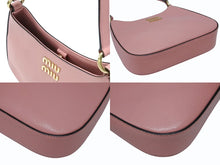 Load image into Gallery viewer, 極美品 MIUMIU ミュウミュウ マドラス ワンショルダーバッグ 5BC105 ピンク レザー ロゴ金具 ゴールド金具 中古 4b008515