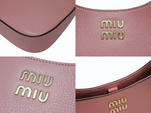 Load image into Gallery viewer, 極美品 MIUMIU ミュウミュウ マドラス ワンショルダーバッグ 5BC105 ピンク レザー ロゴ金具 ゴールド金具 中古 4b008515