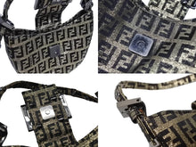 Load image into Gallery viewer, 極美品 FENDI フェンディ ミニクロワッサン ハンドバッグ 108BK00301 ズッキーノ柄 ブラック ゴールド キャンバス ブラック金具 中古 4b008565