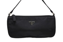 Load image into Gallery viewer, PRADA プラダ アクセサリーポーチ ブラック ナイロン レザー ハンドバッグ トライアングルロゴ 美品 中古 4b008581