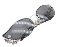 Load image into Gallery viewer, 限定1000本 極美品 LOUIS VUITTON ルイヴィトン キャッツアイ サングラス スワロフスキー 75BR6 サイズ 67□17 135 中古 4b008599