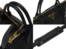 Load image into Gallery viewer, 極美品 PRADA プラダ ヴィテロダイノ 2WAY ハンドバッグ 1BA111 ブラック レザー ゴールド金具 中古 4b008637