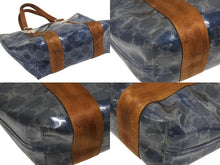 Load image into Gallery viewer, CELINE セリーヌ トートバッグ ハンドバッグ マカダム柄 ブルー ブラウン PVC レザー ビニール 美品 中古 4b008663