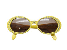 Load image into Gallery viewer, 極美品 CHANEL シャネル オーバル サングラス アイウェア 05256 30858 ココマーク ラインストーン イエロー 中古 4b008682