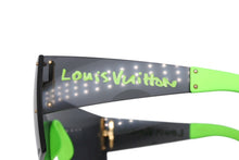 Load image into Gallery viewer, 極美品 LOUIS VUITTON ルイヴィトン LVグラフィティ マスク サングラス Z0242U ブラック グリーン スティーブン スプラウス 中古 4b008747