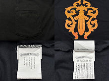 Load image into Gallery viewer, CHROME HEARTS クロムハーツ 半袖Tシャツ サイズM ダガープリント ストライプ ブラック レッド イエロー 美品 中古 4b008753