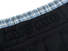 Load image into Gallery viewer, 新品未使用 MIUMIU ミュウミュウ プリーツ バタヴィア ミニスカート MG2388 サイズ36 ネイビー チェック柄 レイヤード 中古 4b008821