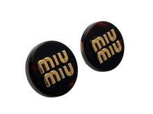 画像をギャラリービューアに読み込む, 極美品 MIUMIU ミュウミュウ イヤリング べっ甲カラー ブラウン ゴールド ロゴ金具 中古 4b008822