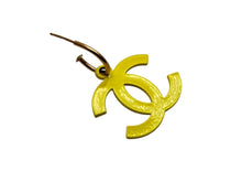 画像をギャラリービューアに読み込む, 極美品 CHANEL シャネル ココマーク スイング ロゴ 両耳 ピアス 03S刻印 6.0g イエロー ゴールド金具 中古 4b008833