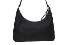 Load image into Gallery viewer, 極美品 PRADA プラダ ホーボー ワンショルダー RE-EDITION 2005 トライアングルロゴ ブラック ナイロン シルバー金具 1NE204 中古 4b008878